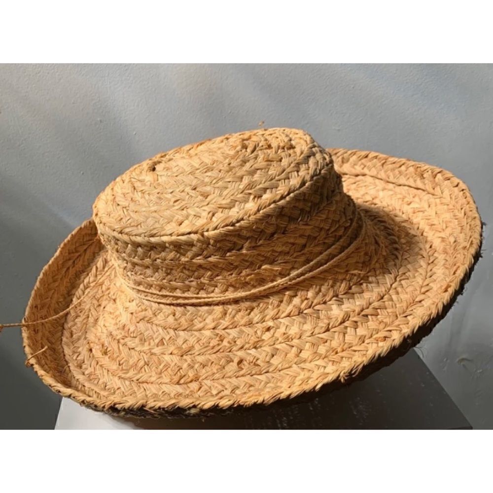 Helen Kaminski
Neutral Raffia Handmade In Madagascar Hat 1990’s